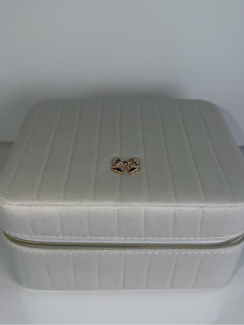 🔥Cream Quilted Travel Jewelry Case with Gold Bow Accent